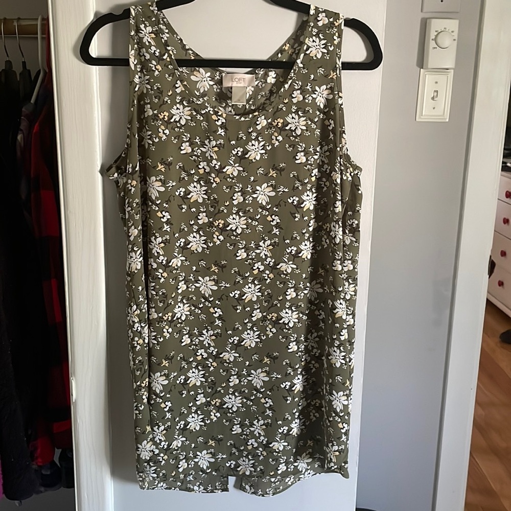 Green sleeveless top with decorative buttons and slit on back!